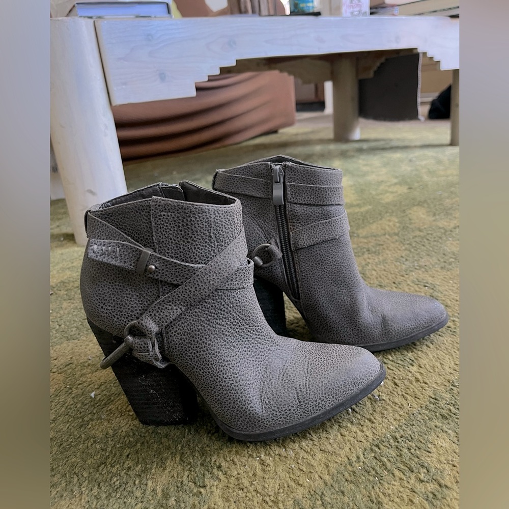 Very Volatile ankle bootie